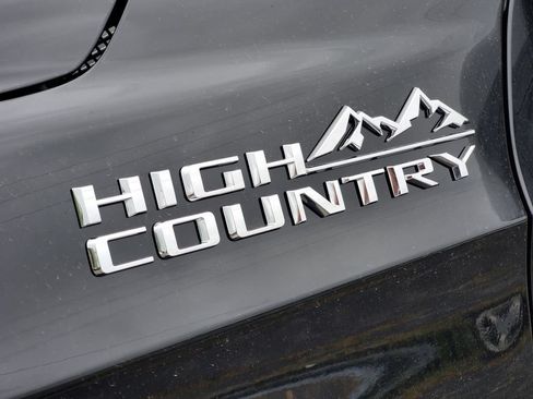 New 2026 Chevrolet Suburban High Country AWD/4WD image 5