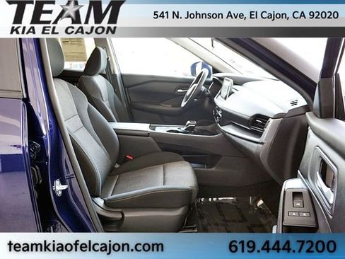 Used 2024 Nissan Rogue SV FWD image 11