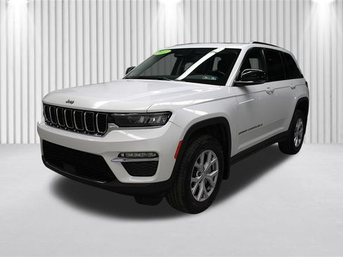 Used 2022 Jeep Grand Cherokee Limited w/ MOPAR Finishing Package AWD/4WD image 8