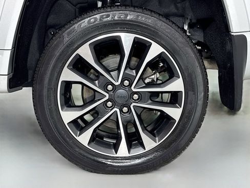 Used 2022 Jeep Grand Cherokee Overland w/ MOPAR Finishing Package AWD/4WD image 12