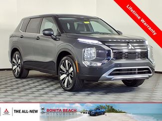 Used 2025 Mitsubishi Outlander SE video 1