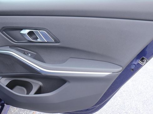 Used 2020 BMW 330i Sedan w/ Premium Package image 17