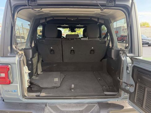 Used 2025 Jeep Wrangler Unlimited Rubicon 4xe AWD/4WD image 21