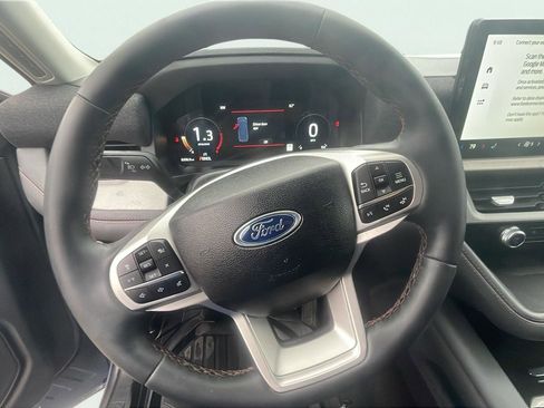 Certified 2025 Ford Explorer Active AWD/4WD image 13