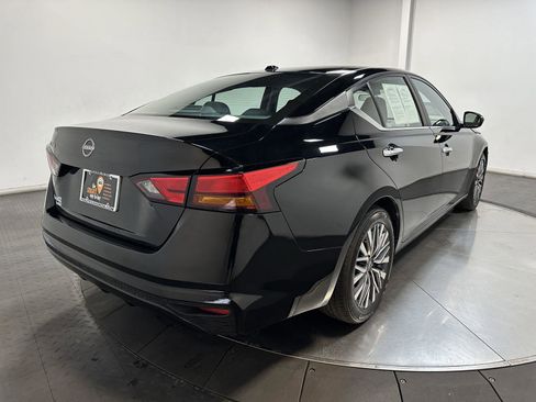 Used 2025 Nissan Altima 2.5 SV FWD image 13
