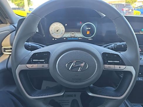 Used 2023 Hyundai Elantra SEL w/ Convenience Package FWD image 12