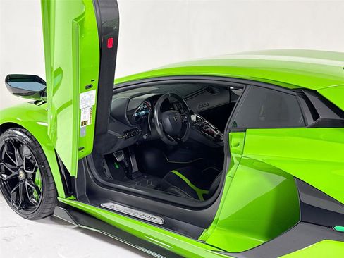 Used 2019 Lamborghini Aventador SVJ AWD/4WD image 12