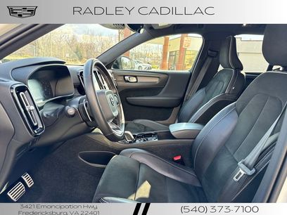 Used 2020 Volvo XC40 T5 R-Design