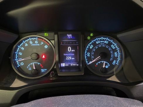 Certified 2018 Toyota Tacoma TRD Off-Road w/ Technology Package image 14