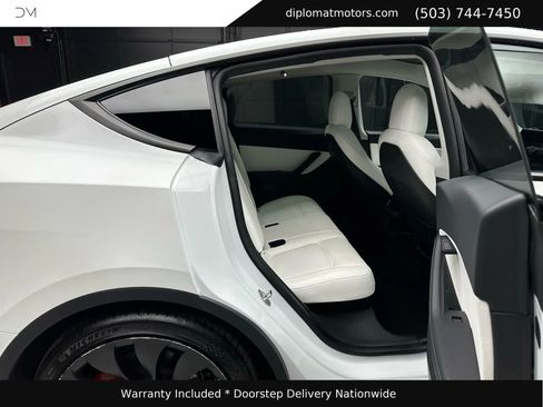 Used 2022 Tesla Model Y Performance image 21
