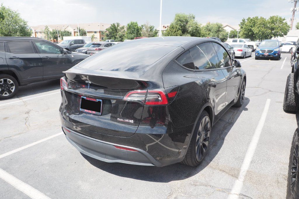 Used 2023 Tesla Model Y Performance AWD/4WD image 3