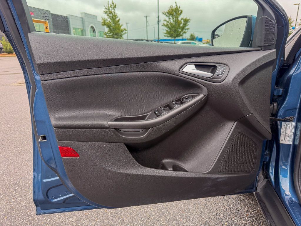 Used 2018 Ford Focus SEL FWD image 10