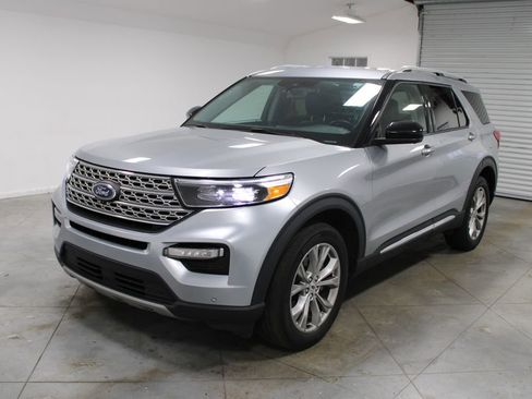 Used 2023 Ford Explorer Limited image 4