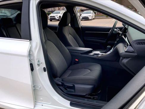 Used 2023 Toyota Camry LE image 9
