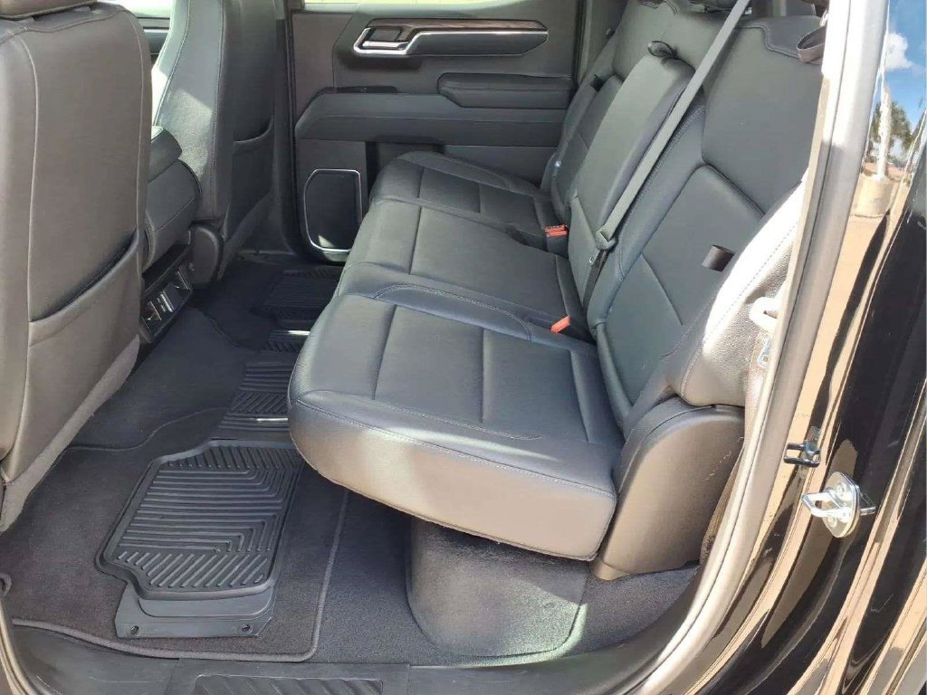 Used 2025 GMC Sierra 1500 SLT RWD image 12