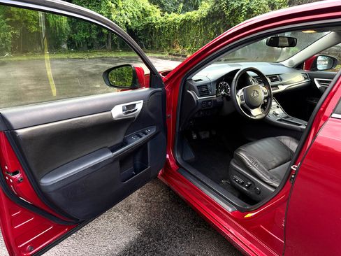 Used 2011 Lexus CT 200h image 13