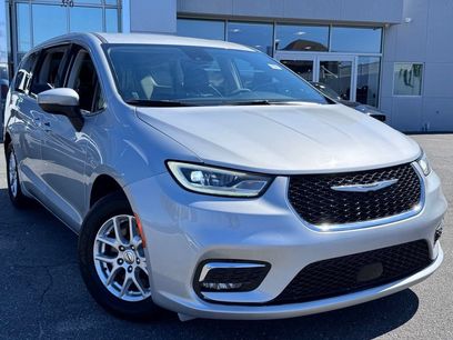 Used 2023 Chrysler Pacifica Touring-L