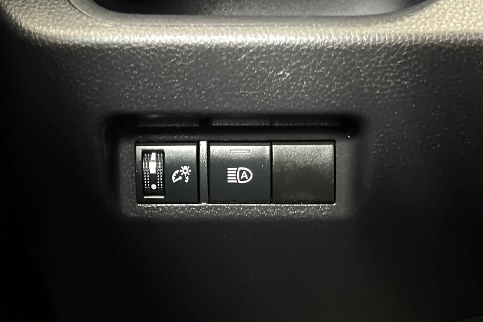 Certified 2025 Toyota RAV4 XLE AWD/4WD image 30