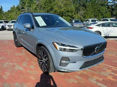 Used 2022 Volvo XC60 B5 Momentum w/ Protection Package Premier FWD image 5