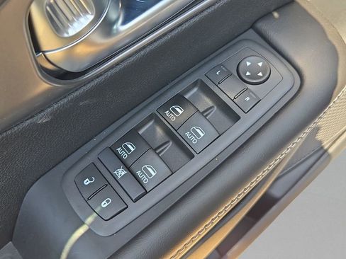 New 2026 Chrysler Pacifica Select image 13