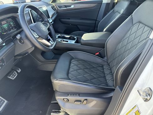 Used 2025 Volkswagen Atlas SEL Premium R-Line image 5