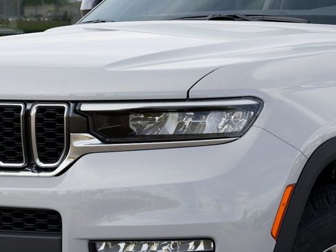 New 2025 Jeep Grand Cherokee L Limited AWD/4WD image 10