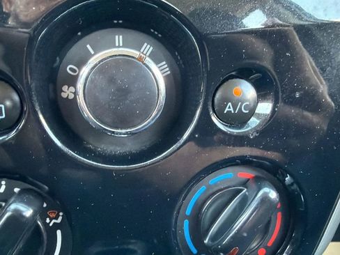 Used 2015 Nissan Versa Note SV FWD image 28