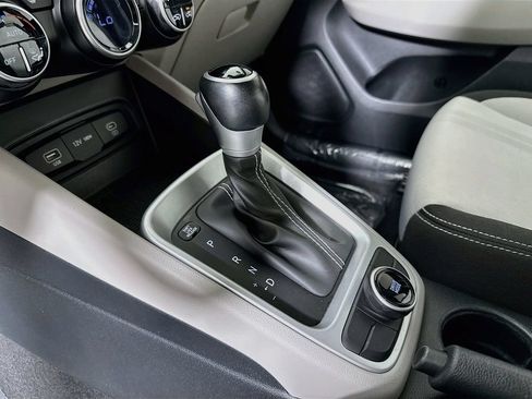 Used 2023 Hyundai Venue SEL FWD image 17