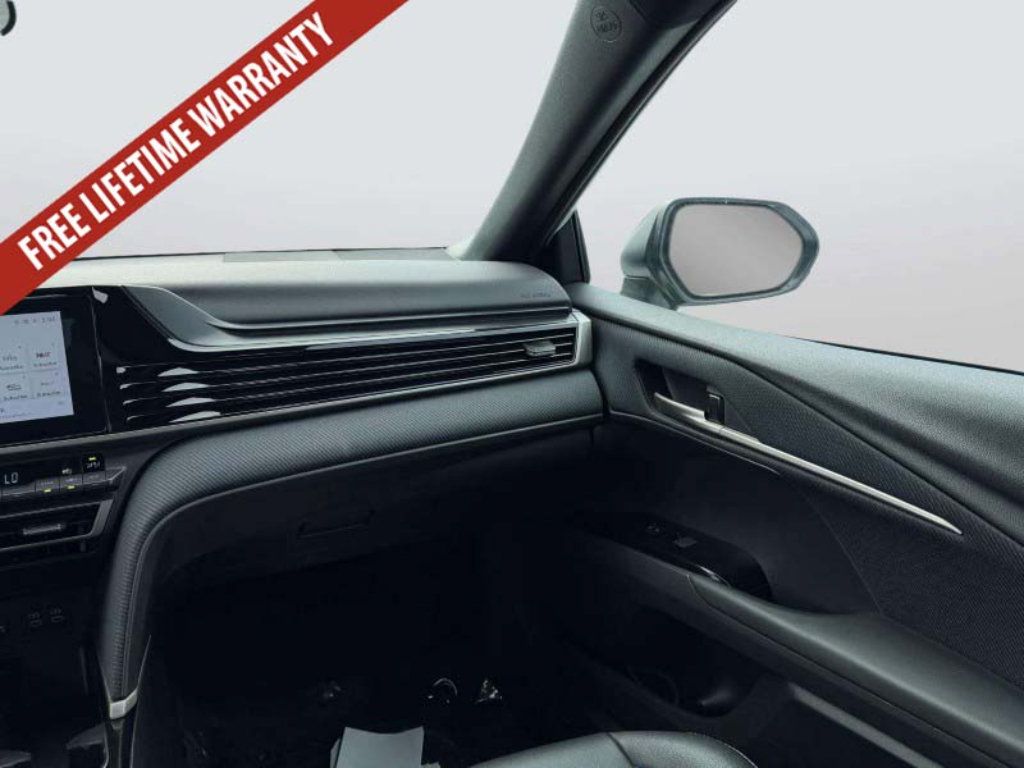 Used 2025 Toyota Camry SE FWD image 18