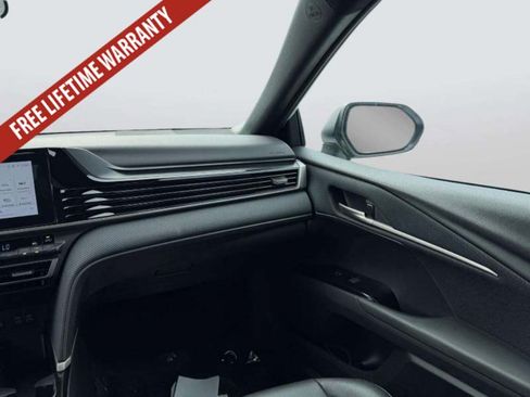 Used 2025 Toyota Camry SE FWD image 18