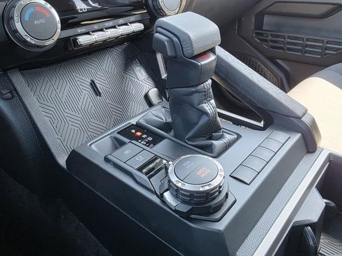 Used 2025 Toyota Tacoma TRD Sport AWD/4WD image 18
