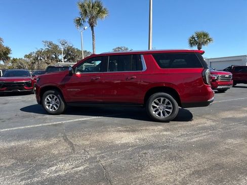 New 2026 Chevrolet Suburban Premier RWD image 7