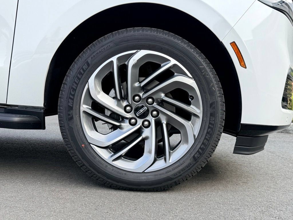 New 2027 Lincoln Navigator Premiere AWD/4WD image 35