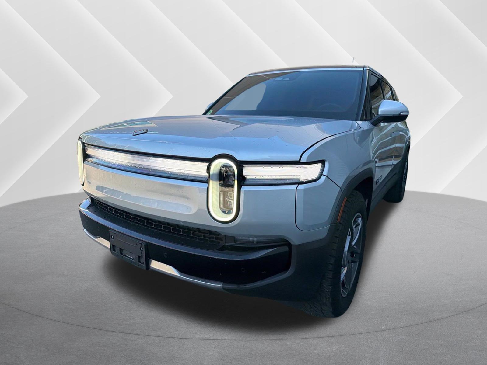 Used 2025 Rivian R1S Adventure Dual AWD/4WD image 1