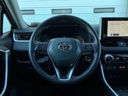 Used 2025 Toyota RAV4 XLE image 33