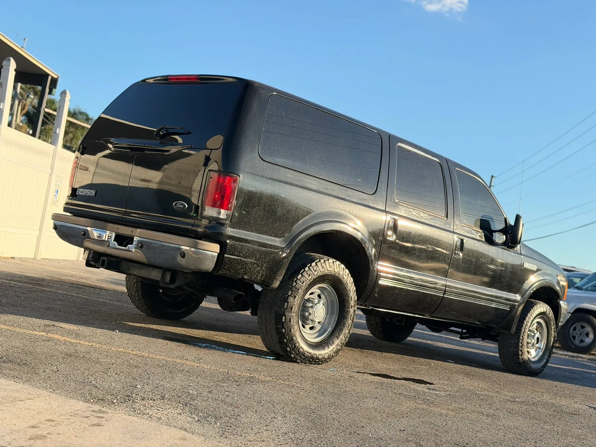 Used 2000 Ford Excursion Limited AWD/4WD image 3