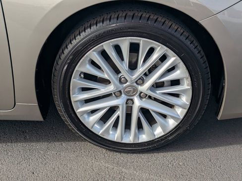 Used 2016 Lexus ES 350 w/ Luxury Package w/Wood Trim image 9