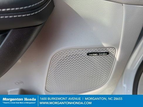 Used 2023 Chrysler Pacifica Limited w/ Uconnect Theater Family Group image 14