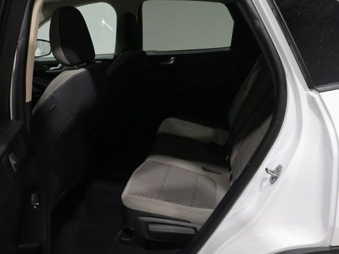 Used 2020 Ford Escape SE image 18