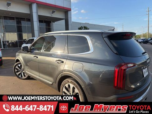 Used 2022 Kia Telluride EX w/ EX Premium Package image 2