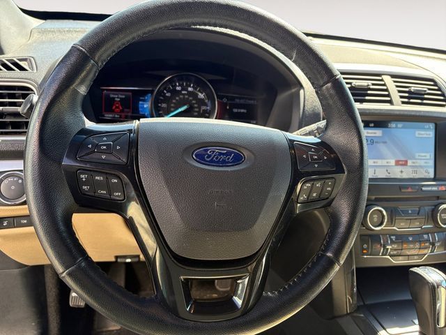 Used 2017 Ford Explorer XLT w/ Equipment Group 201A AWD/4WD image 13