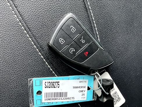 Used 2025 Chevrolet Traverse LT w/ Driver Confidence Package FWD image 15