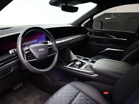 Used 2025 Cadillac Escalade IQ Sport 1 w/ Smart Trailering package image 5