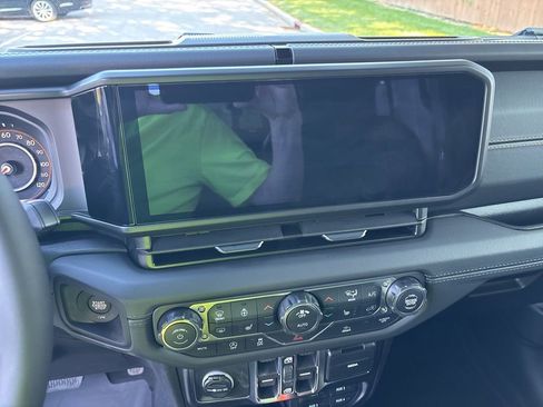 New 2026 Jeep Gladiator Sport AWD/4WD image 17