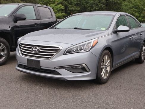 Used 2015 Hyundai Sonata SE w/ Option Group 09 FWD image 2