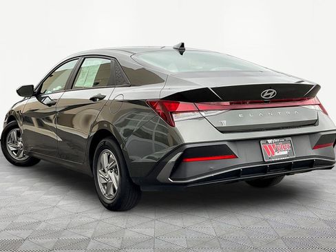 Certified 2024 Hyundai Elantra SE FWD image 4
