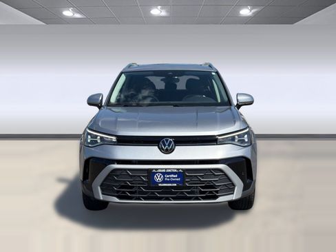 Used 2025 Volkswagen Taos SE AWD/4WD image 6