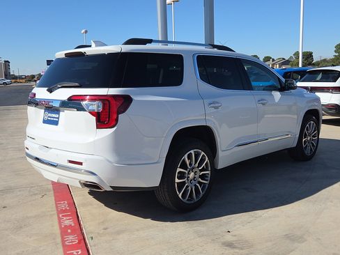 Used 2022 GMC Acadia Denali w/ Denali Ultimate Package FWD image 7