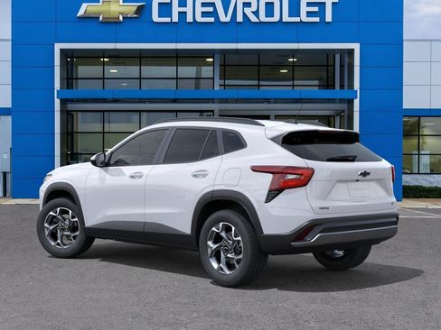 New 2026 Chevrolet Trax LT w/ LT Convenience Package FWD image 3