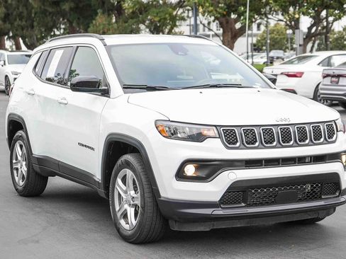 Used 2024 Jeep Compass Latitude AWD/4WD image 3